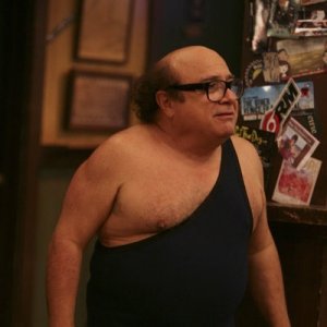 Hals_kort_mann_side_Danny DeVito_2.jpg