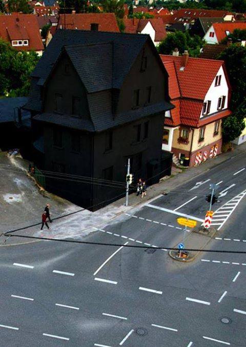 00.svart hus1.jpg