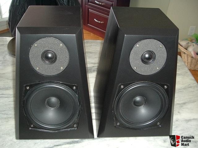 131427-qln_speakers.jpg