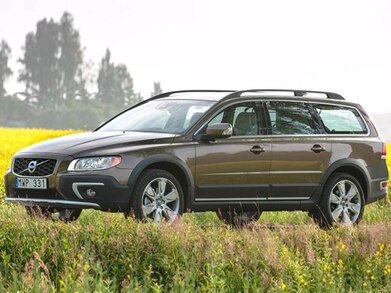 2016-Volvo-XC70-FrontSide_VOXC701601_640x480.jpg