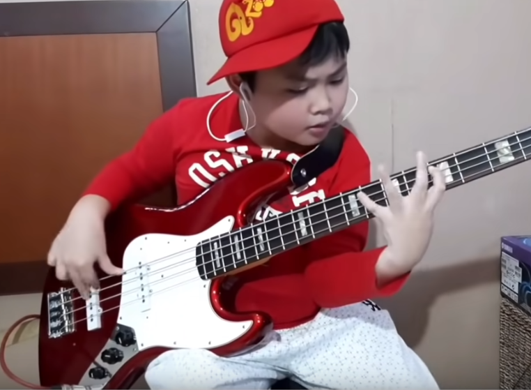 2020-11-28 03_24_44-(1) This 5 Year Old Plays BASS Better Than ME__ - YouTube.png