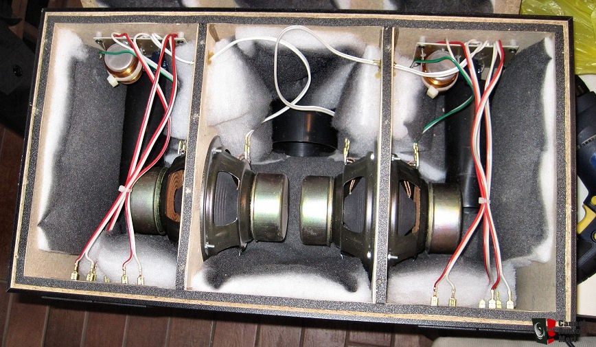 366738-jbl_control_sb5_subwoofer_triple_chamber_bandpass.jpg