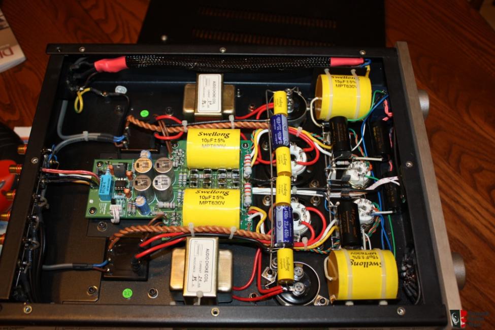 488863-prima_luna_prologue_three_tube_preamp_with_upgrades.jpg