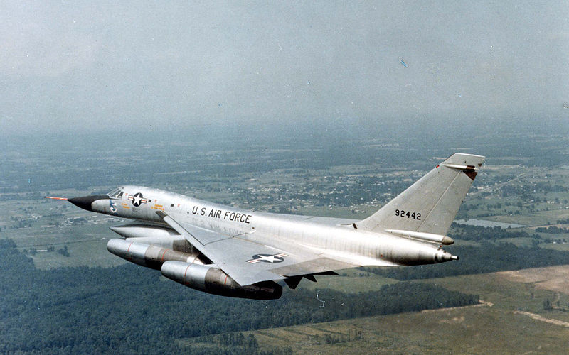 800px-Convair_B-58A_Hustler_in_flight_(SN_59-2442)__Photo_taken_on_June_29,_1967_061101-F-1234P-.jpg