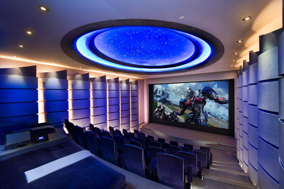 9_Michael_Bay_Barco_Home_Cinema.jpg