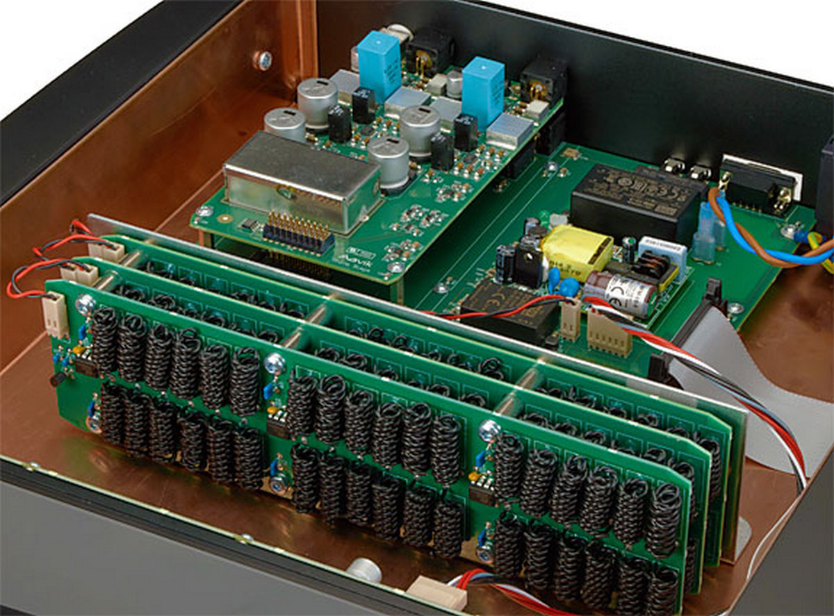 Aavik_Acoustics_RIAA_R180_Phono_Preamplifier_inside_close.jpg