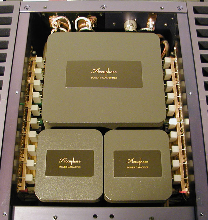 Accuphase-A-100-offen-Detai.jpg