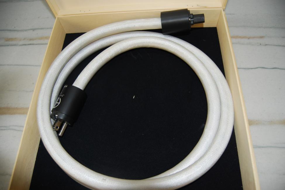 Argento-Audio-Serenity-Power-Cord.jpg