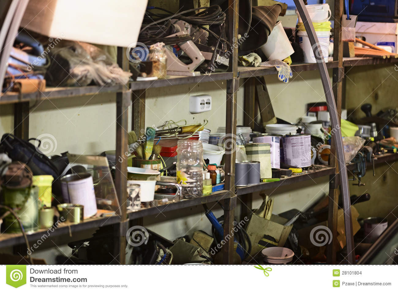 bad-storage-tools-materials-28101804.jpg