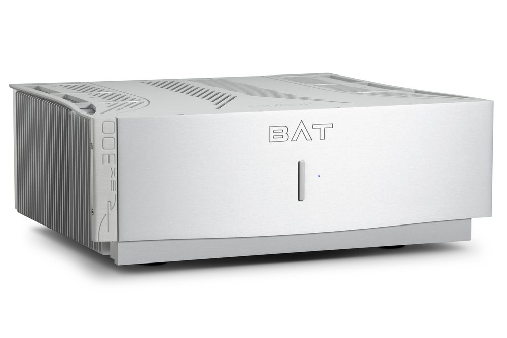 BAT_Rex_300_Power_Amp_Silver_02_Angle_Right.jpg