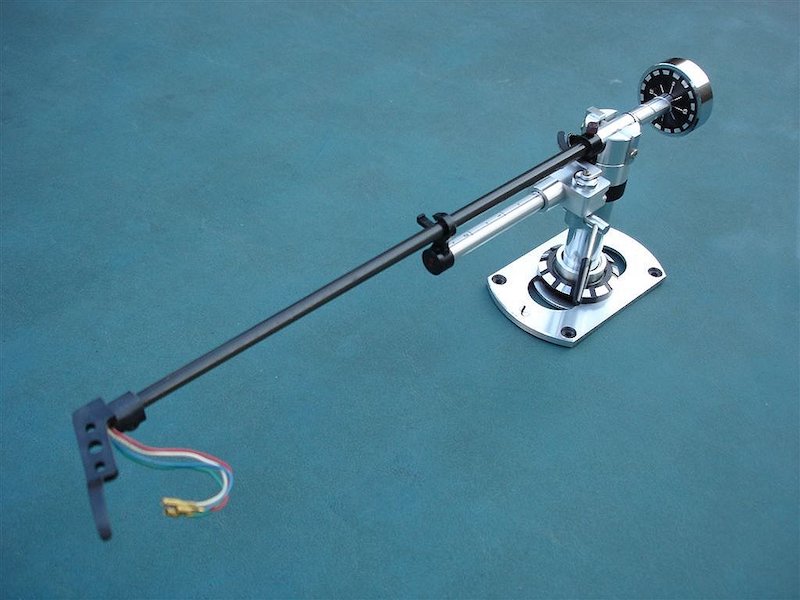 Black-Widow-Tonearm_02-1.jpg