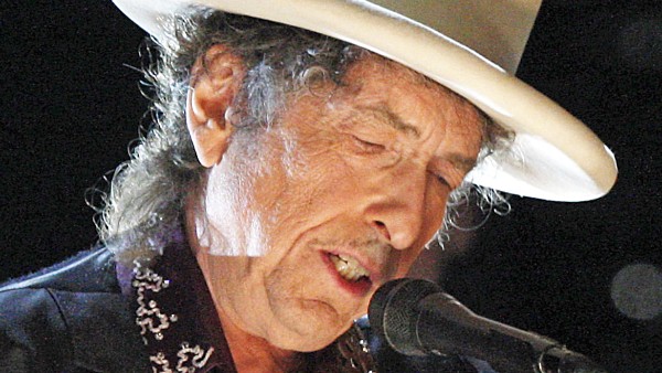 Bob Dylan_5Tn8Fxmg50fA3fW6A0V-vAzOIn2r3UGaiz9fpyng9MgA.jpg