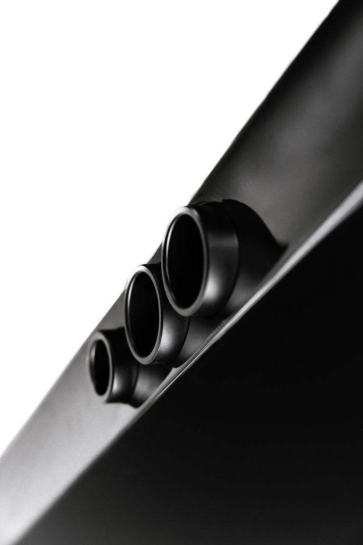 BOERRESEN-X3-BLACK_BackSkewed_Outlets_Close_WBG.jpg