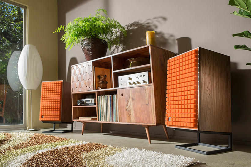 Navn: JBL-L100-LS-Shot-5-Detail_003_RT.jpg
Visninger: 471
Størrelse: 474.1 Kb