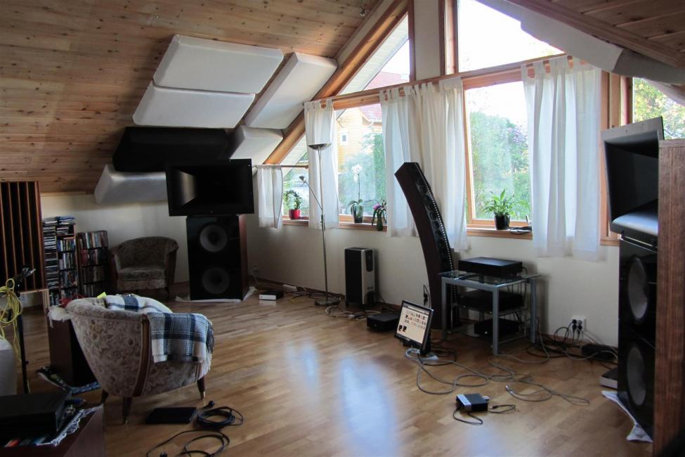 Bredt i rommet i hvert hjørne 001 (Large).jpg