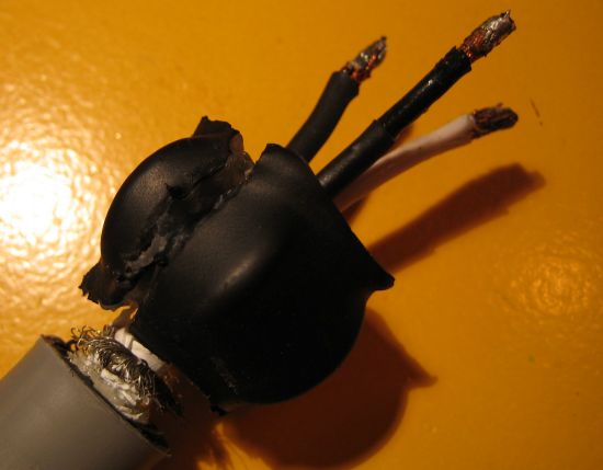 Cardas_Change-IEC-Conn_550pix-IMG_8406.jpg