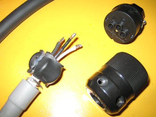 Cardas_Change-IEC-Conn_550pix-IMG_8408.jpg