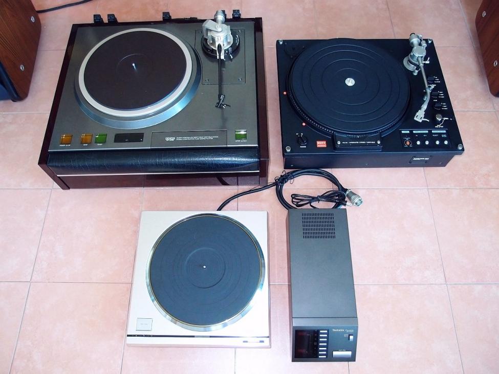 Denon DP-100M in original  plinth compare size .jpg