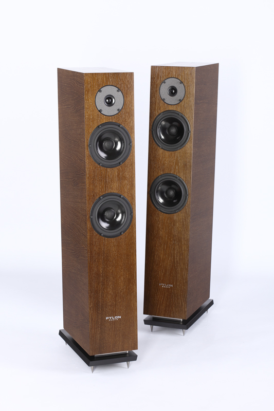 Diamond_28_orzech_pylon_audio_okl_naturalna_1.jpg