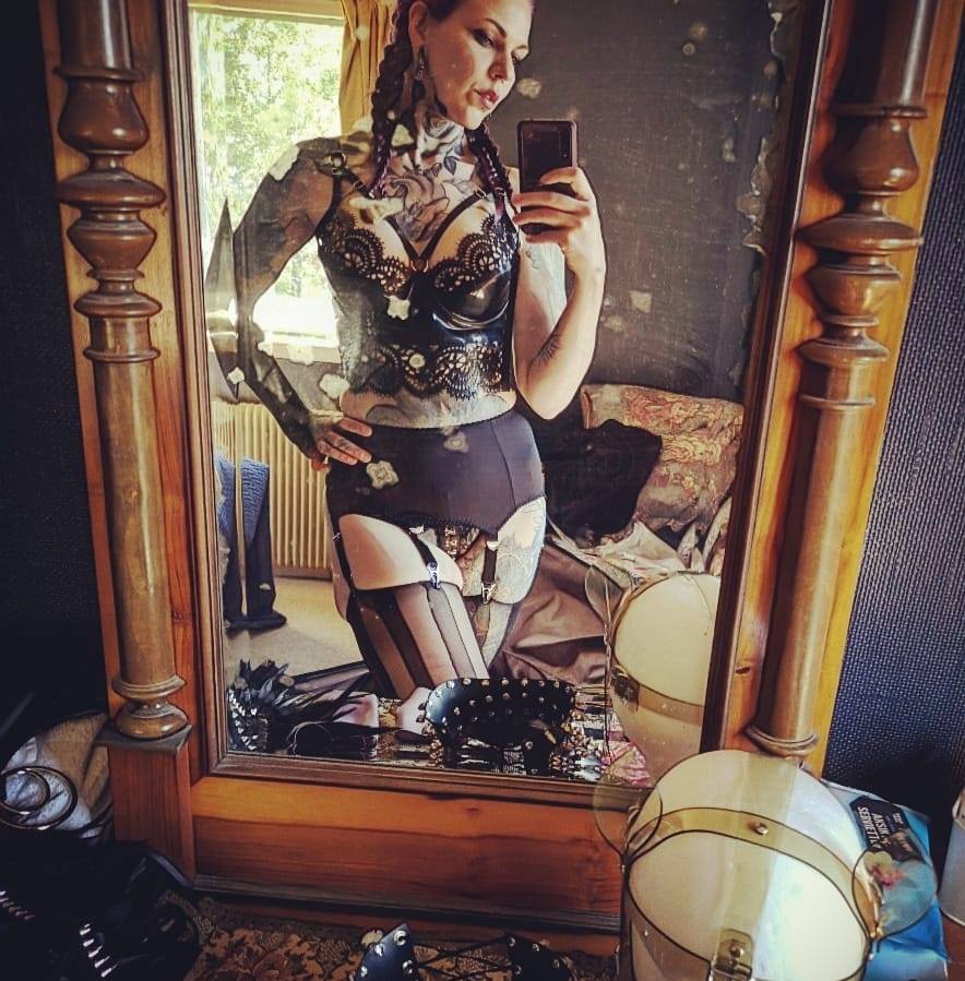 Dominique mirror.jpg
