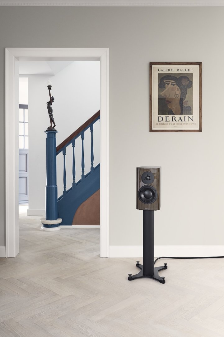 dynaudio special forty_ebony_wave_02.jpg