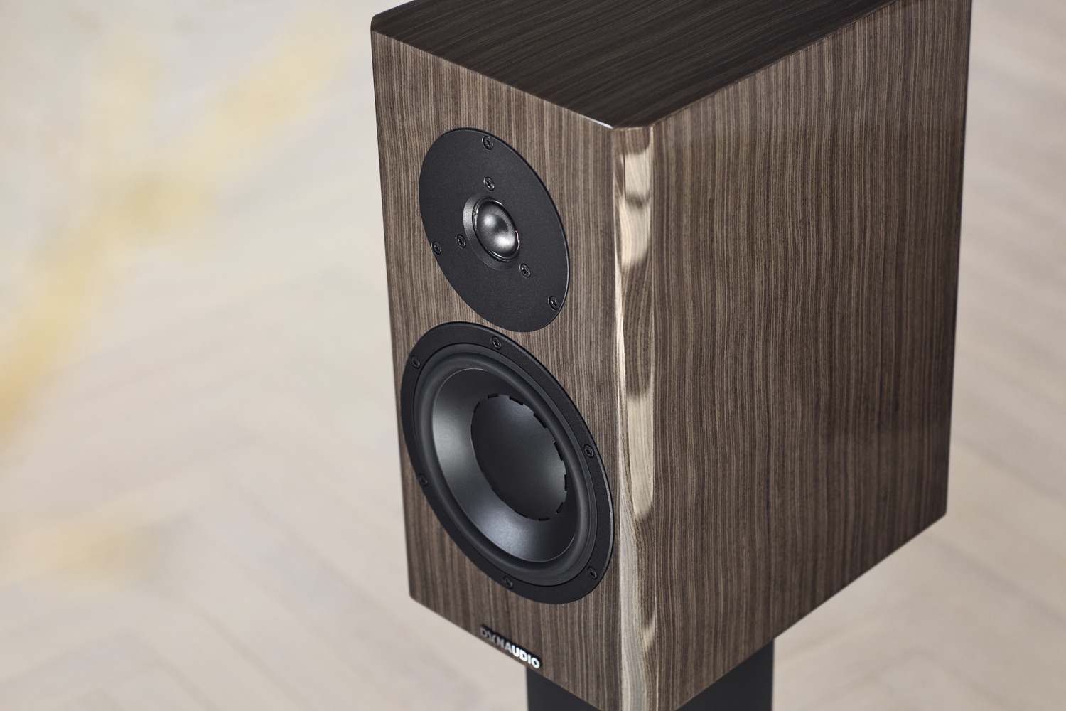 dynaudio special forty_ebony_wave_03.jpg