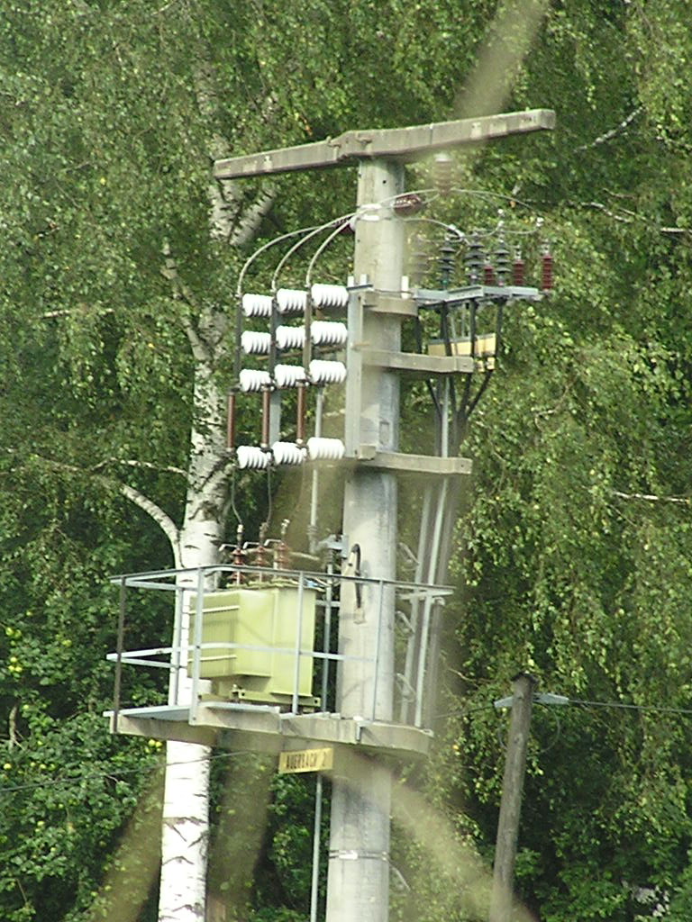 Endtrennmast_mit_Trafo.jpg