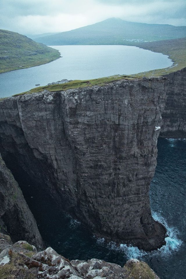 Færøyene_Sørvågsvatn.jpg
