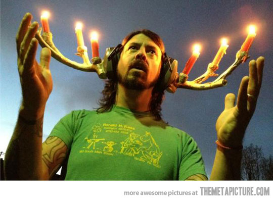 funny-Dave-Grohl-headphones-candles.jpg