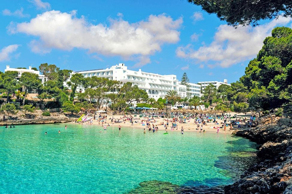 gallery_spain-mallorca-cala-d-or-rocador_beach_0265967_1411110126.jpg