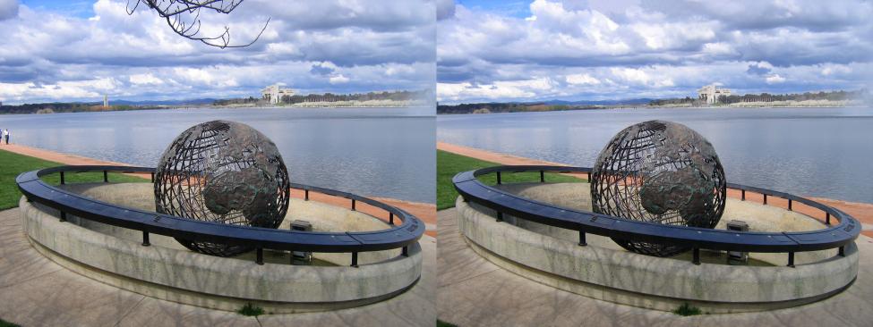 Globe_and_high_court_(Spot_the_difference).jpg