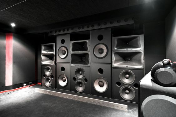 Horn-InWall2.jpg