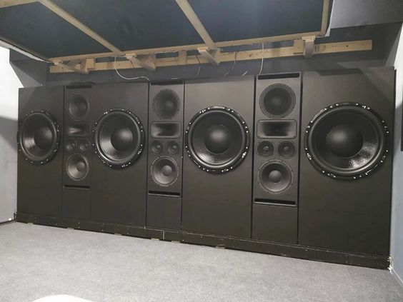Horn-InWall3.jpg