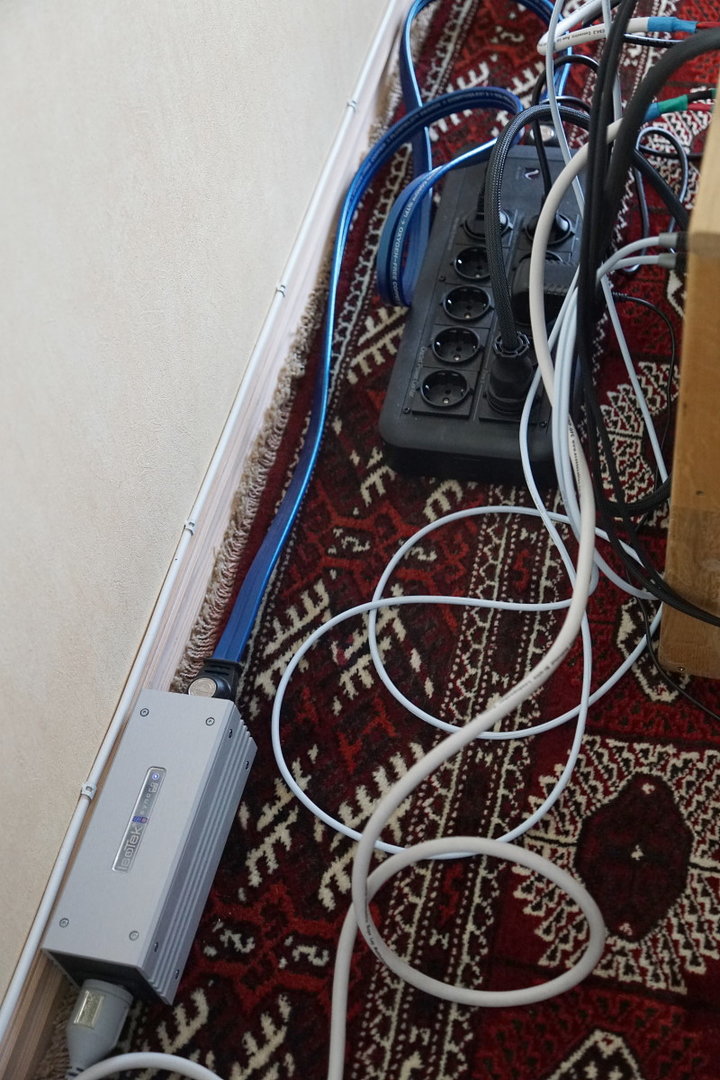 IsoTek Synchro UNI pluss PSA Dectet.jpg
