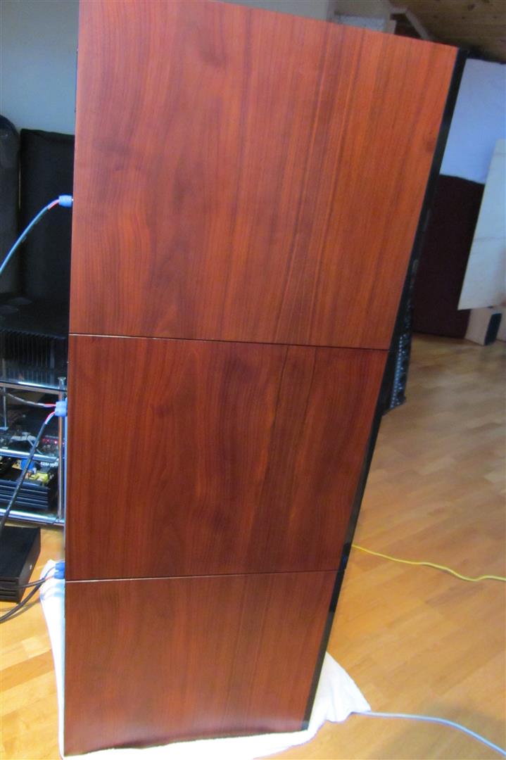 JBL på siden og bak 001 (Large).JPG