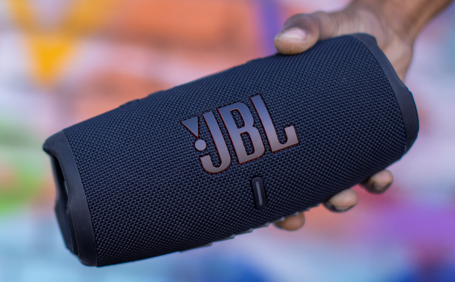 JBL_Charge_5_Lifestyle1_904x560px.png