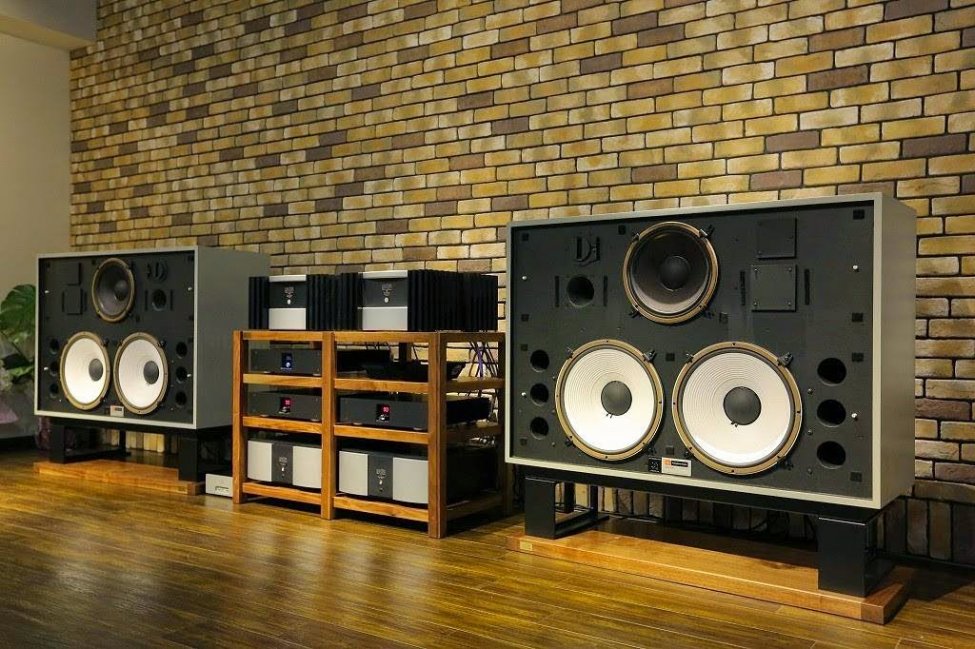 Kenrick_Sound_4350.jpg