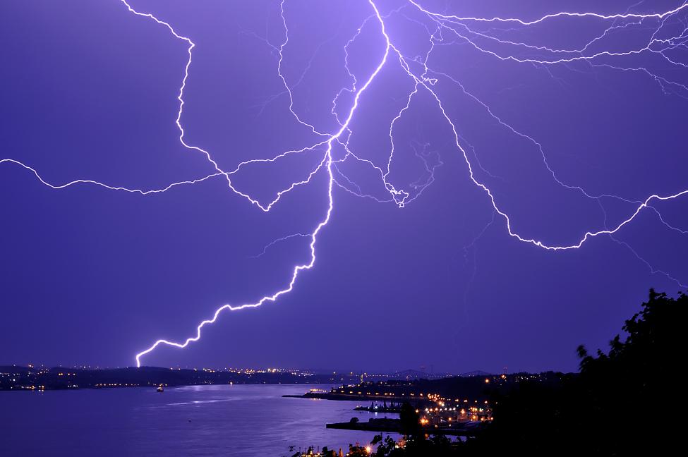 Lightning_over_Quebec.jpg