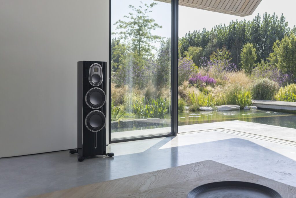 MA_Platinum-3G_300_Lifestyle_Black-1024x688.jpg