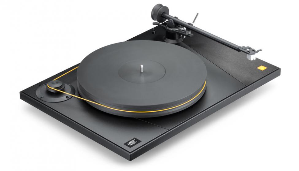 MoFi_Electronics_UltraDeck_Turntable_Angle_High_Right2.jpg