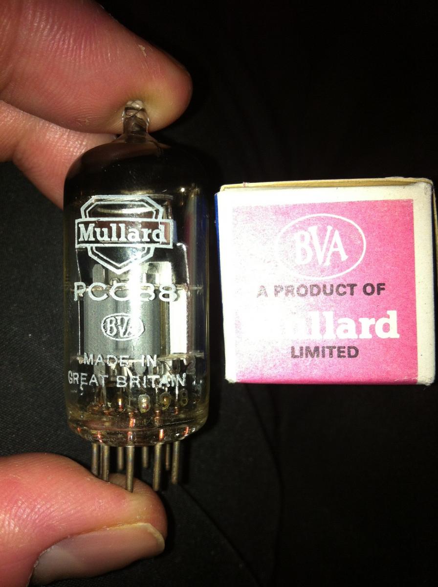 Mullard PCC88 DJ2 B983 - A under i glasset.jpg