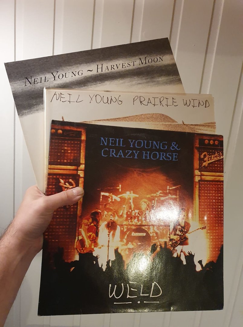 NeilYoungTrePlater121120.jpg