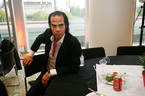 Nick-Cave-backstage-at-Ri-002.jpg