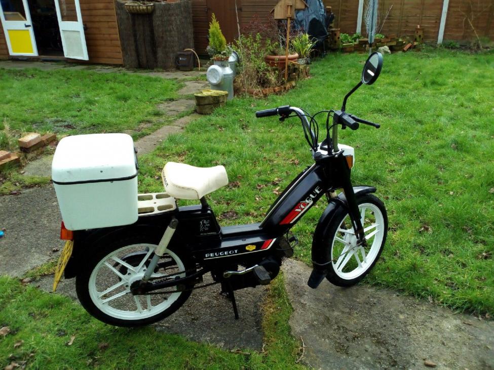 Peugeot-Vogue-103-49cc-pedal-moped-retro.jpg