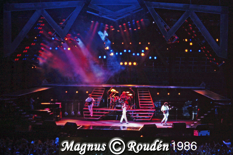 queen-rc3a5sunda-1986_mr01_20x13cr.jpg