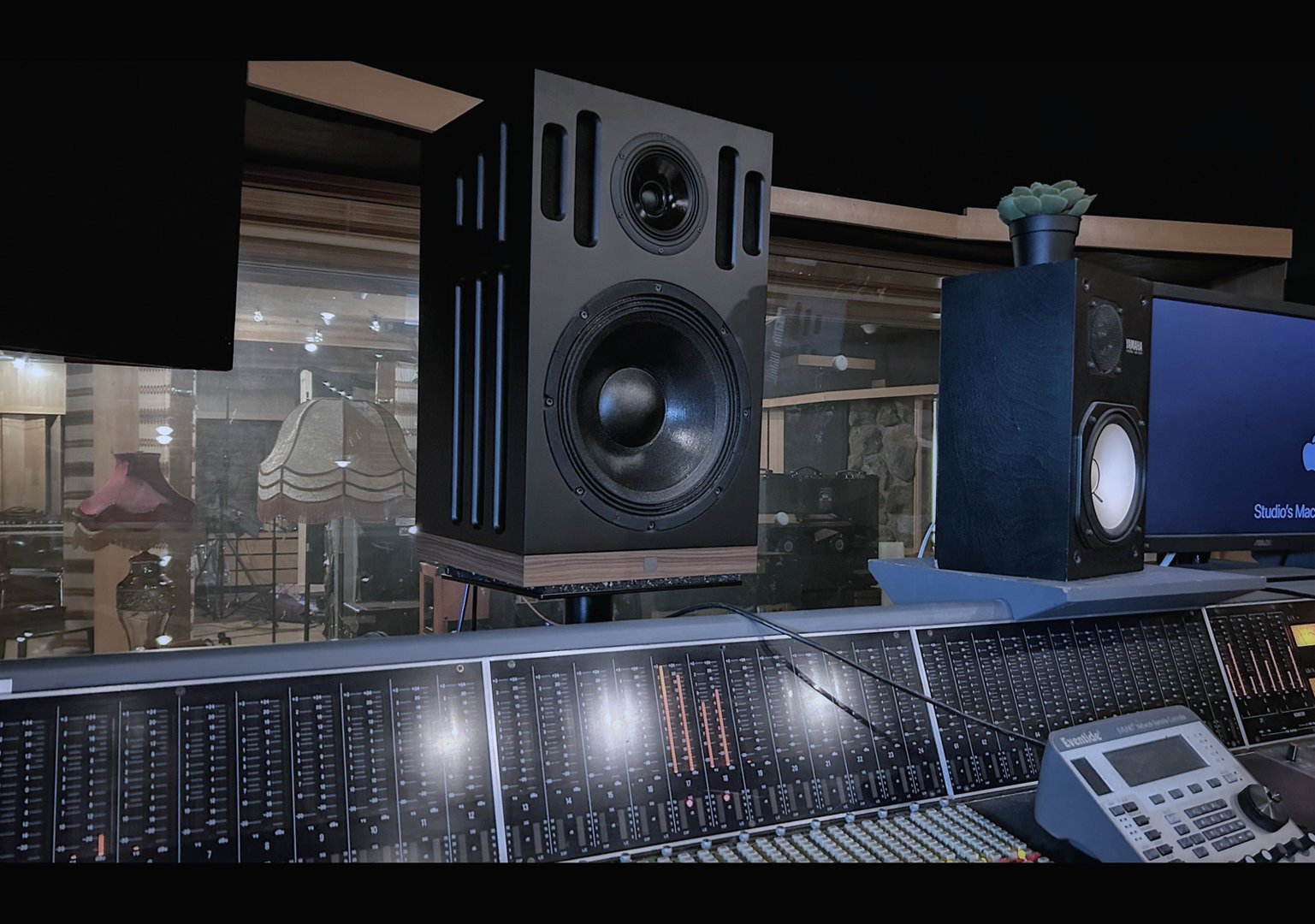 render3-low.jpg