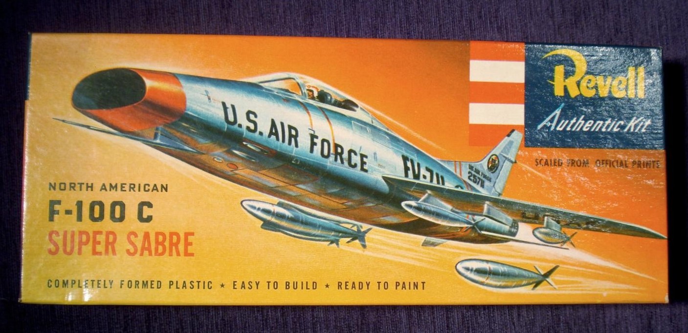 Revell-north-american_Super_Sabre_1956.jpg