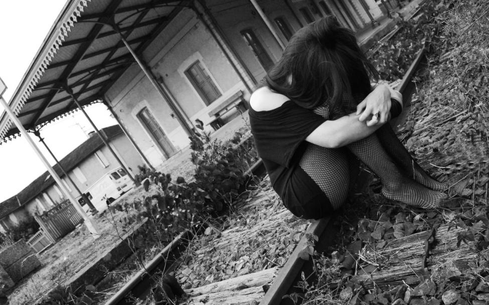 sad-girl-on-railway-track-1280x800.jpg