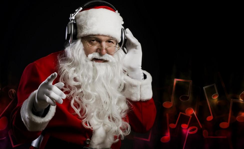 santa_claus_christmas_headphones_music_hand_hd-wallpaper-35443.jpg