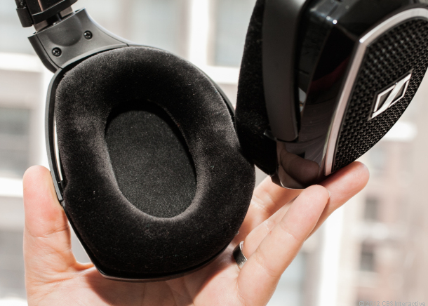sennheiser_RS_220_headphones_35160617_004_610x436.JPG